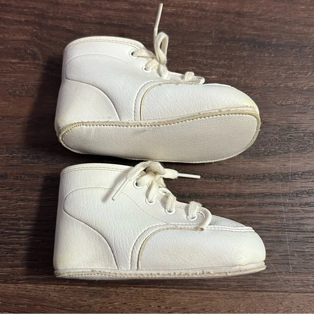 Vintage Doveen Baby Deer Baby Infant White crib shoes size 2
